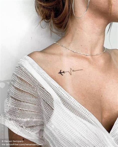 tatuajes pequeños clavicula|Tatuajes en la clavícula: 30 Diseños para expresar tu。